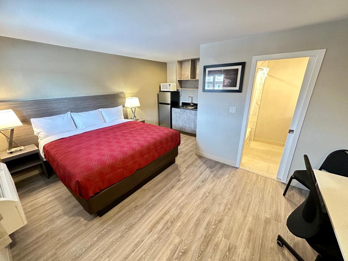 Econo Lodge Inn & Suites Pincher Creek Eksteriør billede