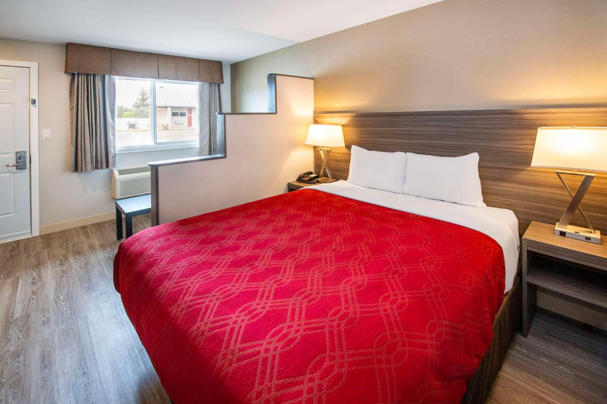 Econo Lodge Inn & Suites Pincher Creek Eksteriør billede