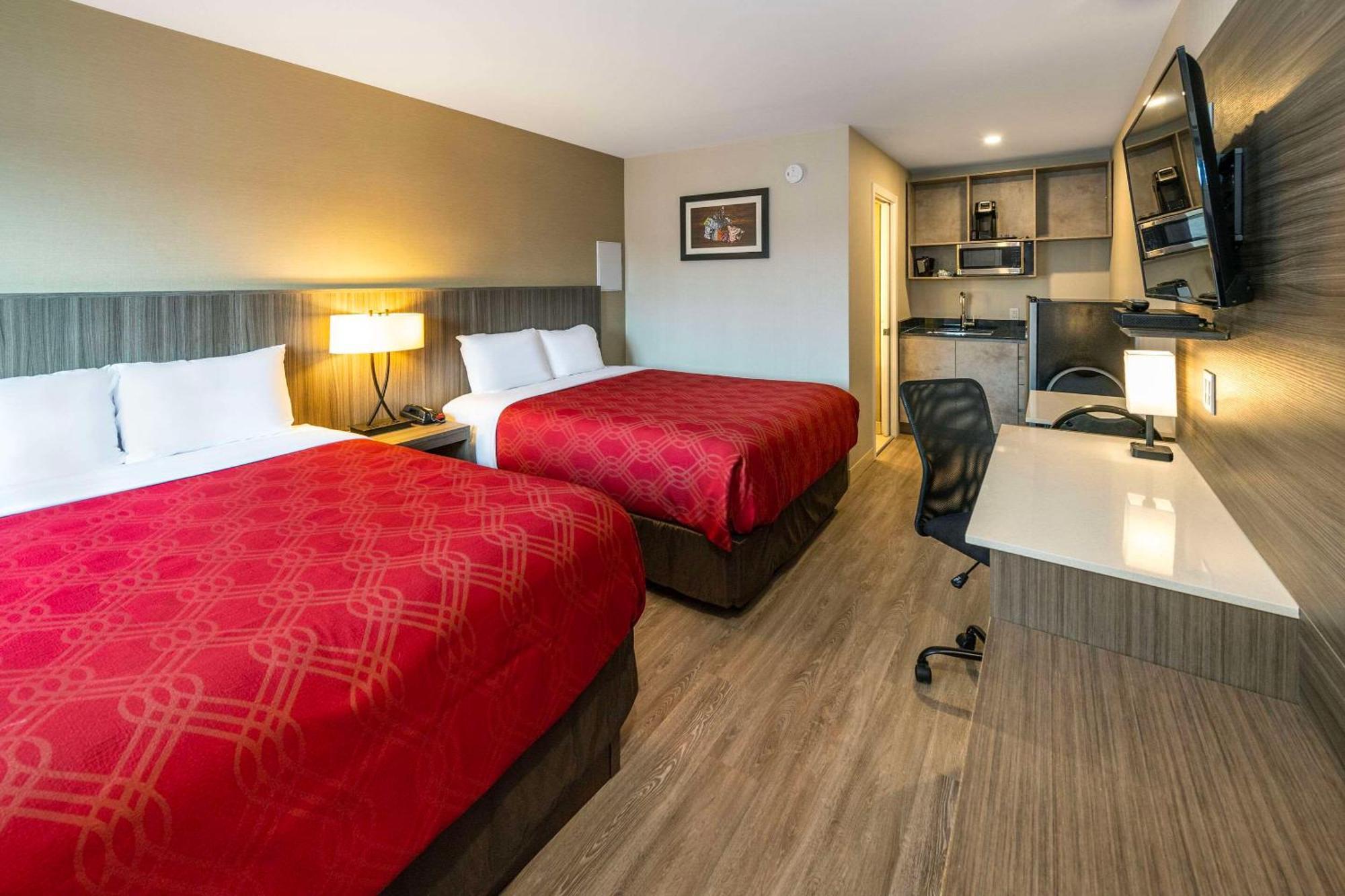 Econo Lodge Inn & Suites Pincher Creek Eksteriør billede