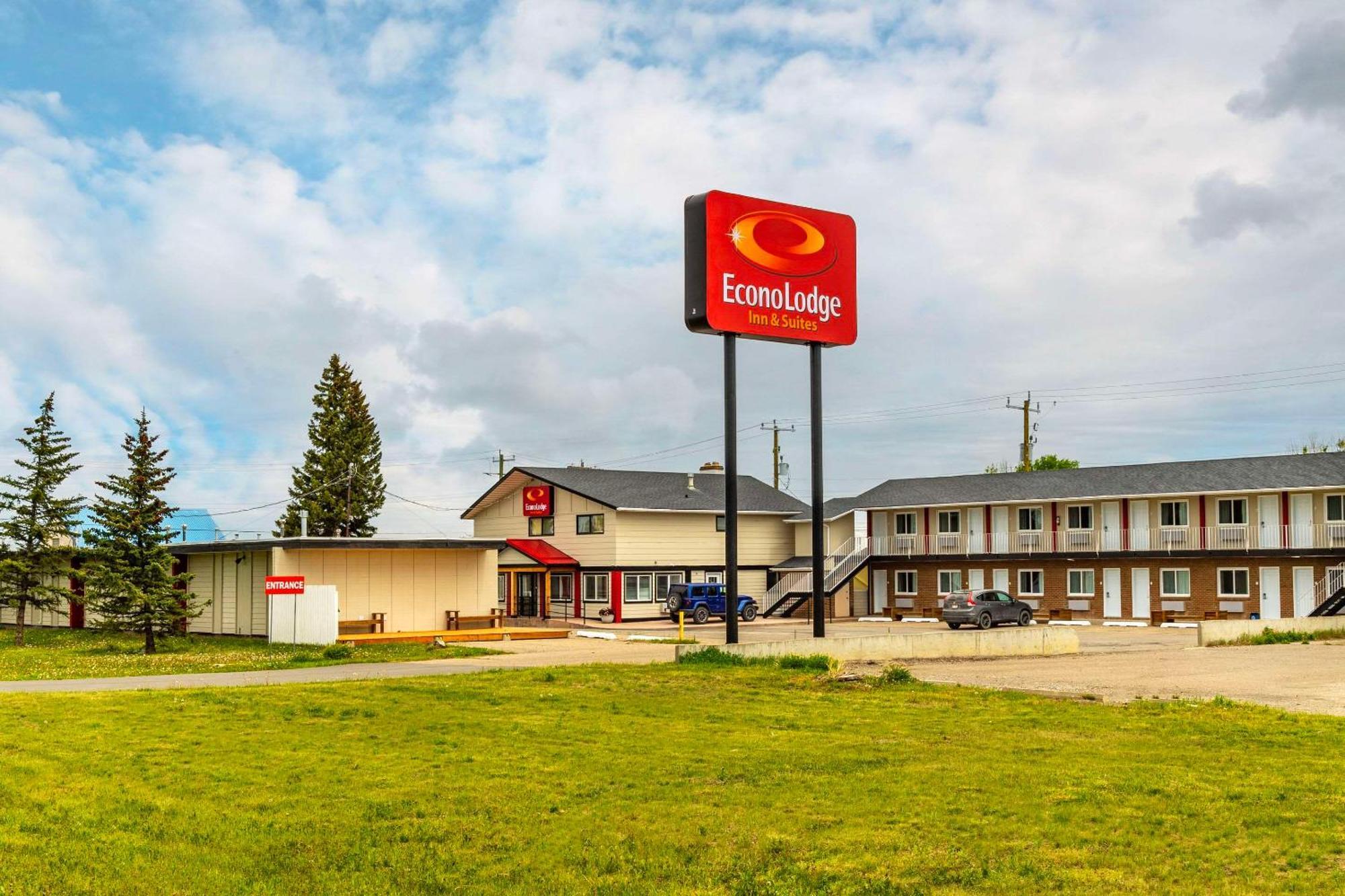 Econo Lodge Inn & Suites Pincher Creek Eksteriør billede