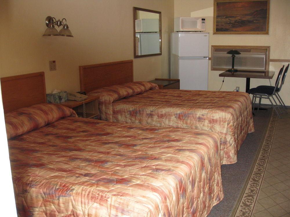 Econo Lodge Inn & Suites Pincher Creek Eksteriør billede