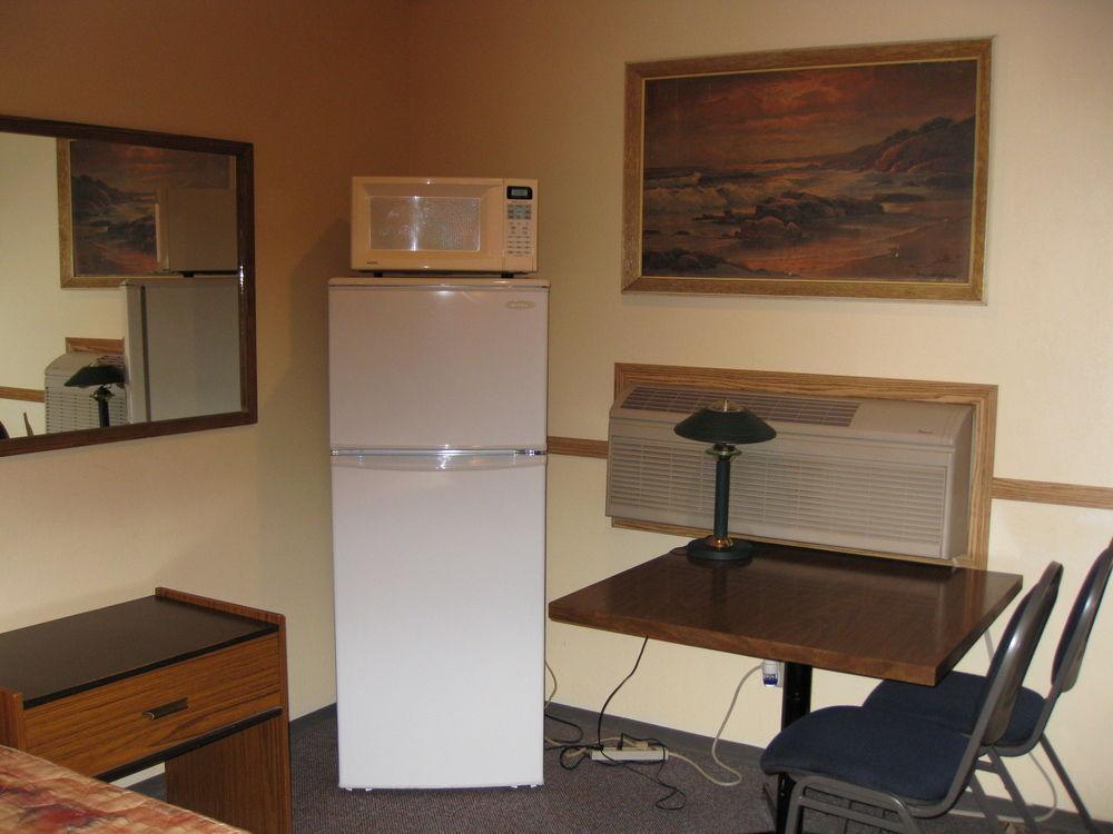 Econo Lodge Inn & Suites Pincher Creek Eksteriør billede