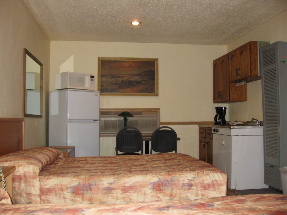 Econo Lodge Inn & Suites Pincher Creek Eksteriør billede
