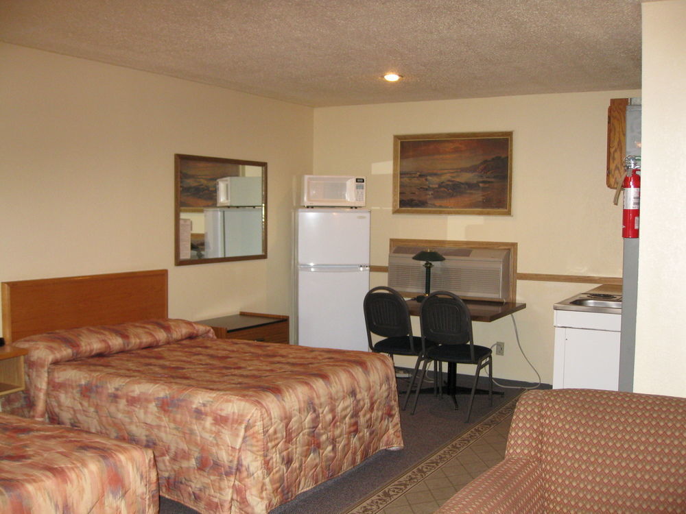 Econo Lodge Inn & Suites Pincher Creek Eksteriør billede