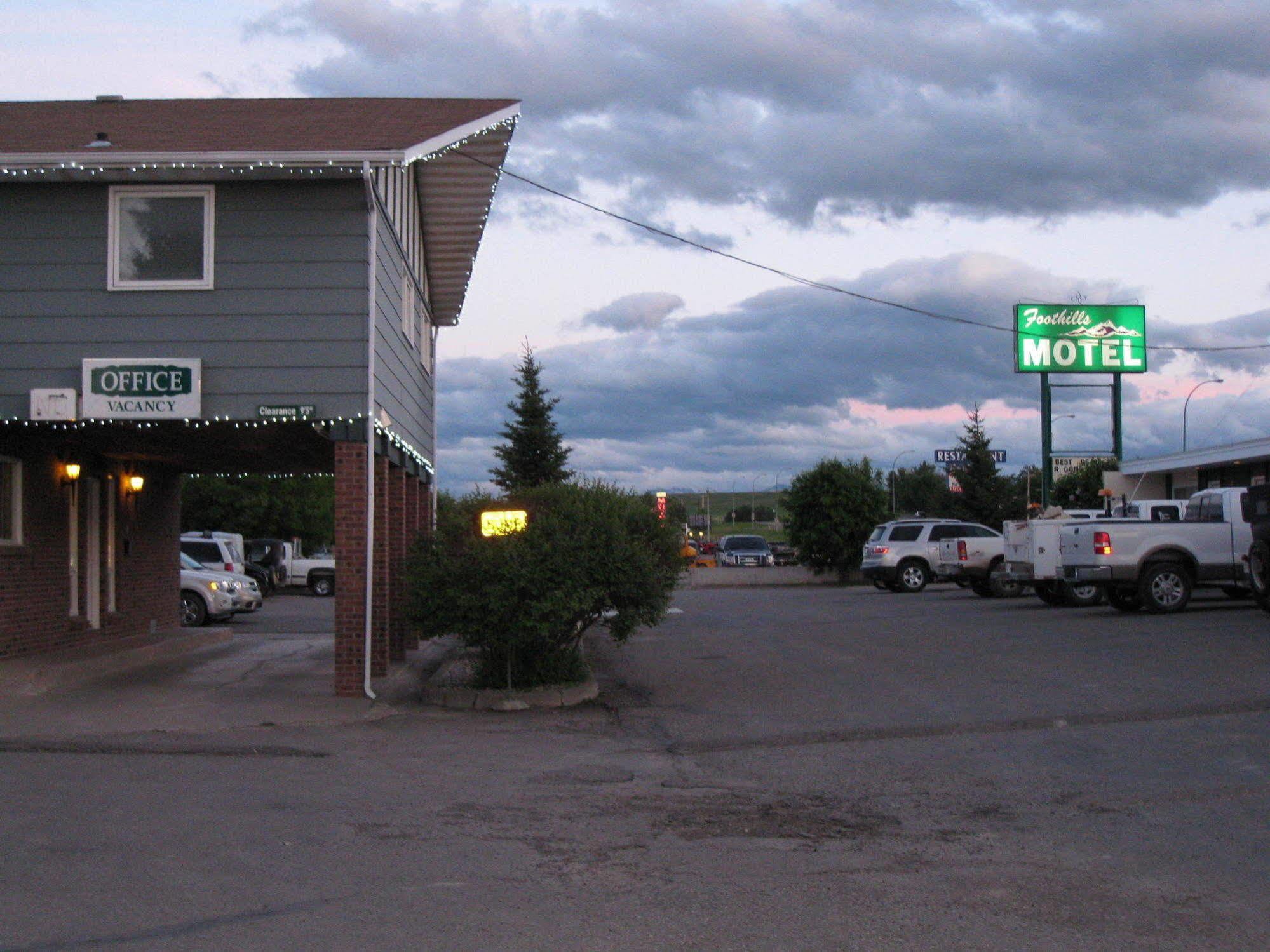 Econo Lodge Inn & Suites Pincher Creek Eksteriør billede