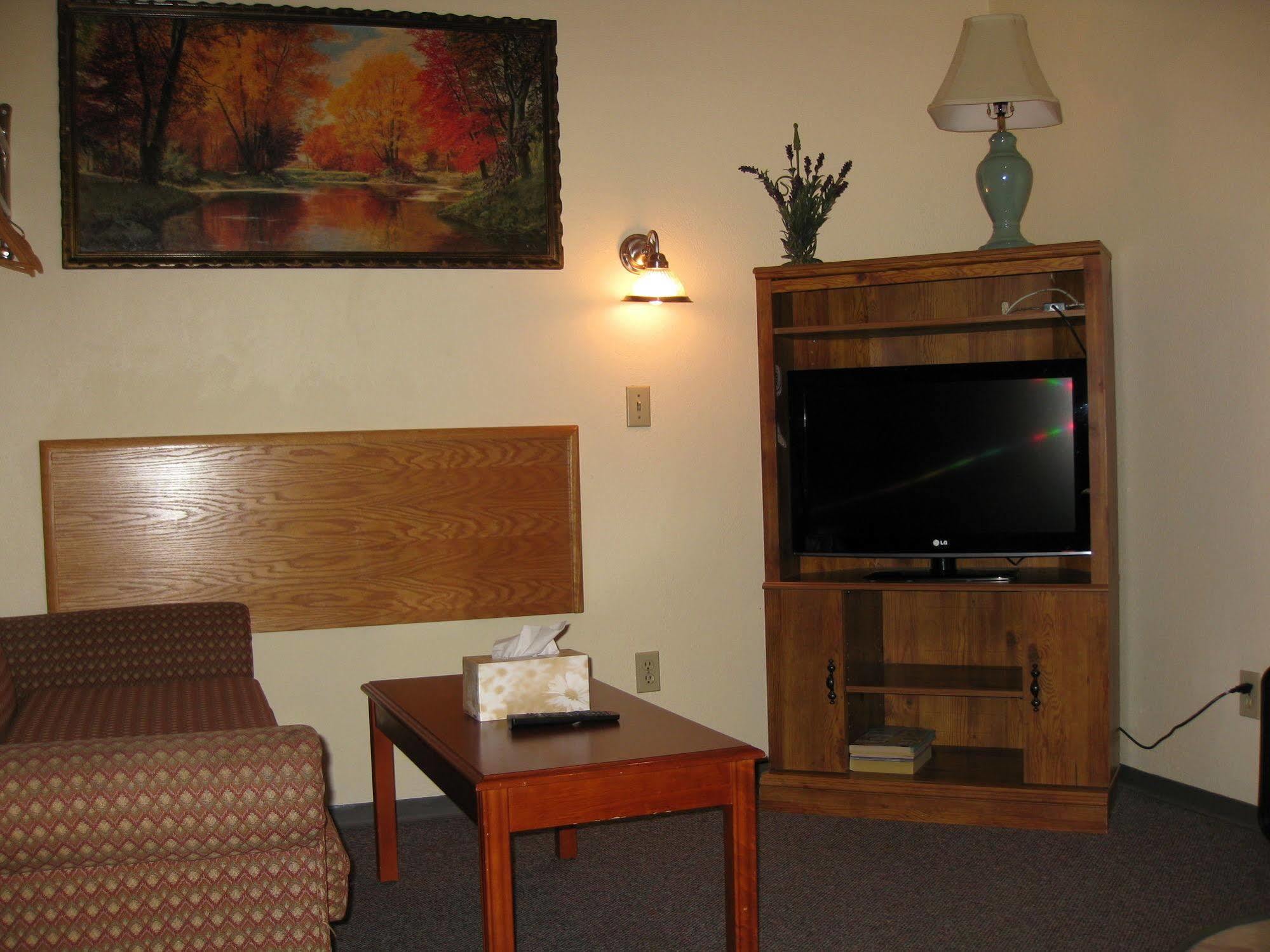 Econo Lodge Inn & Suites Pincher Creek Eksteriør billede