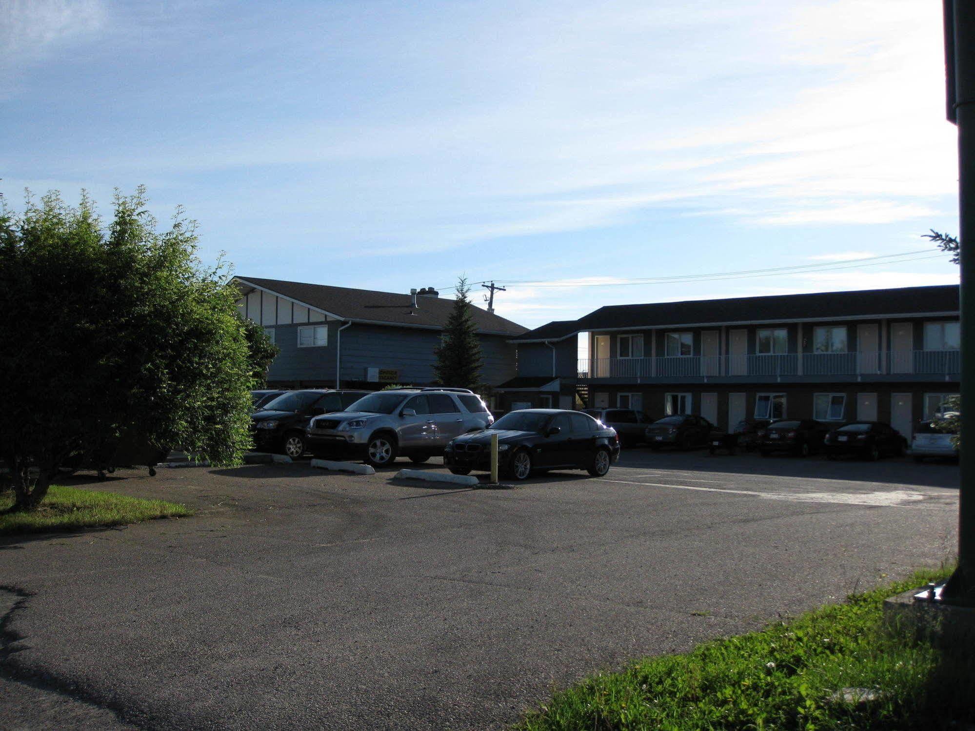 Econo Lodge Inn & Suites Pincher Creek Eksteriør billede