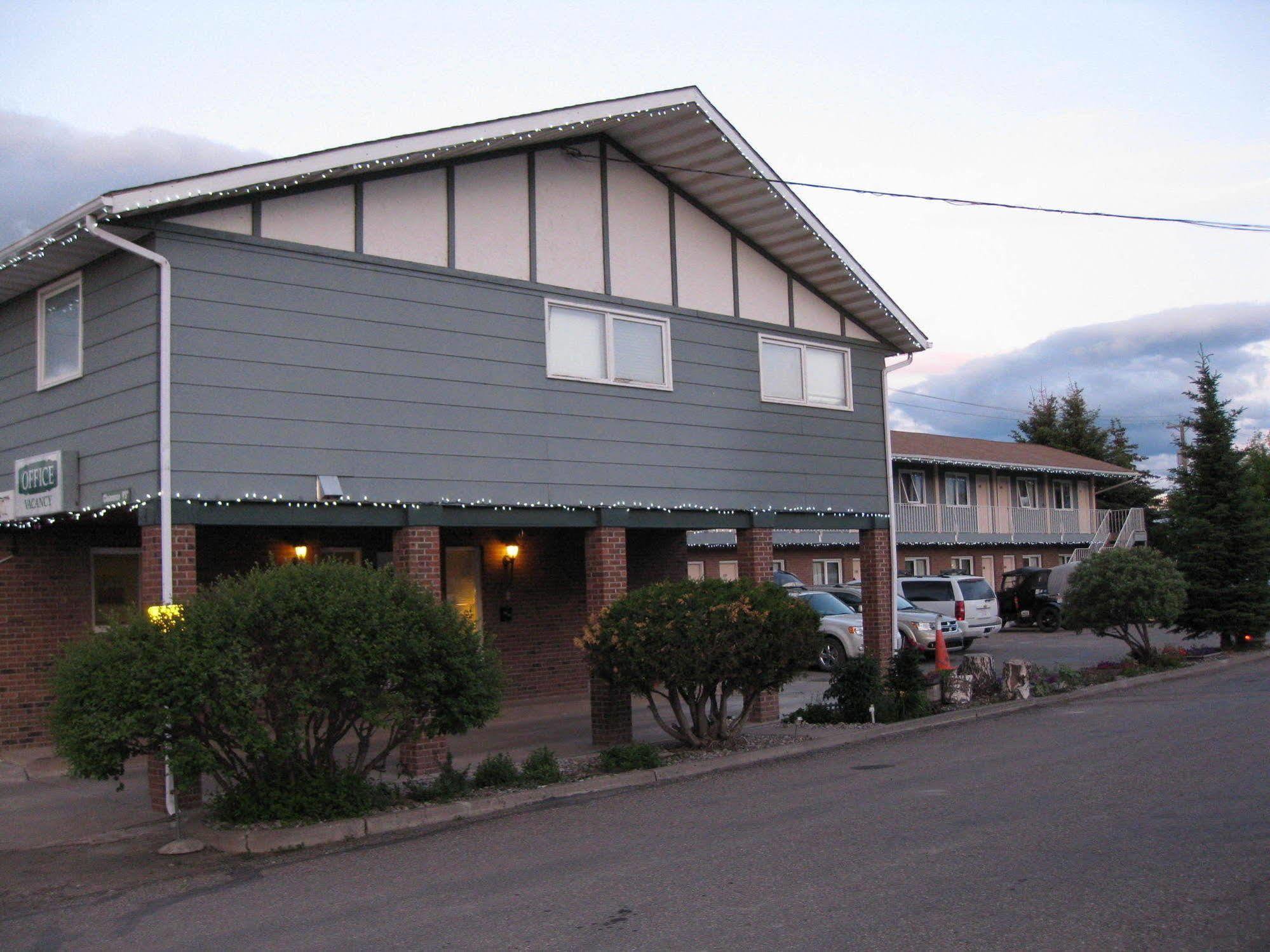 Econo Lodge Inn & Suites Pincher Creek Eksteriør billede